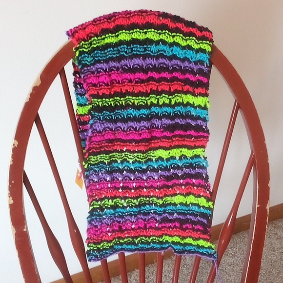 Kids  hand knit scarf - Picture 4 of 4